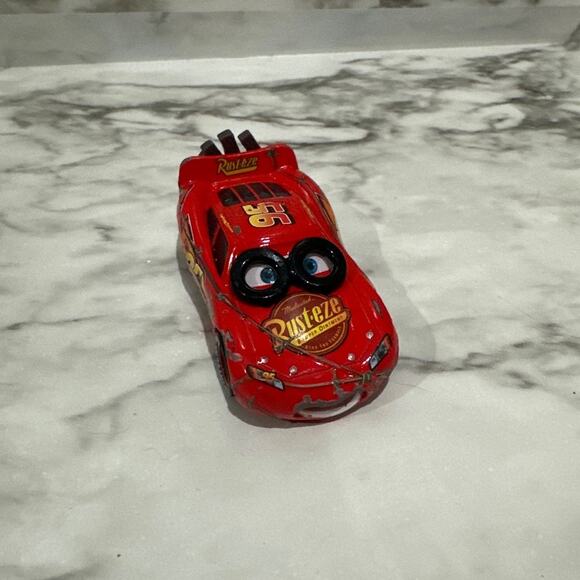 Lightning McQueen Spinout Diecast Car - Picture 1 of 5